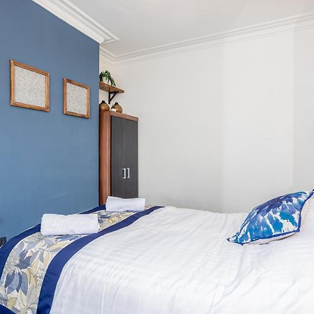 Coronation House By Yourstays - 3 Bedroom House In Newcastle-Under-Lyme Stoke-on-Trent Екстериор снимка
