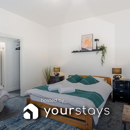 Coronation House By Yourstays - 3 Bedroom House In Newcastle-Under-Lyme Stoke-on-Trent Екстериор снимка