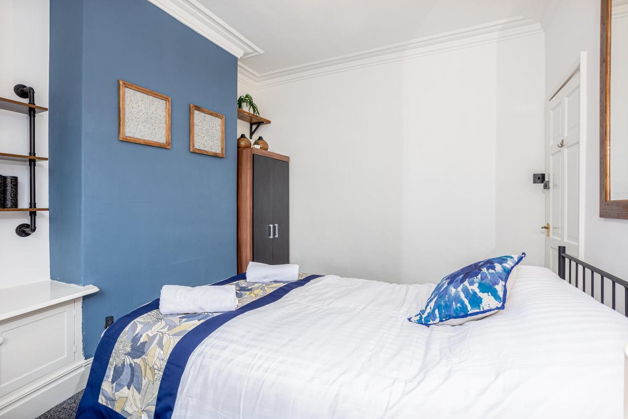 Coronation House By Yourstays - 3 Bedroom House In Newcastle-Under-Lyme Stoke-on-Trent Екстериор снимка
