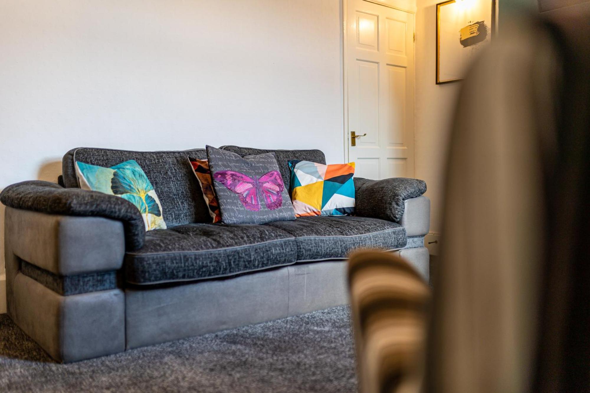 Coronation House By Yourstays - 3 Bedroom House In Newcastle-Under-Lyme Stoke-on-Trent Екстериор снимка