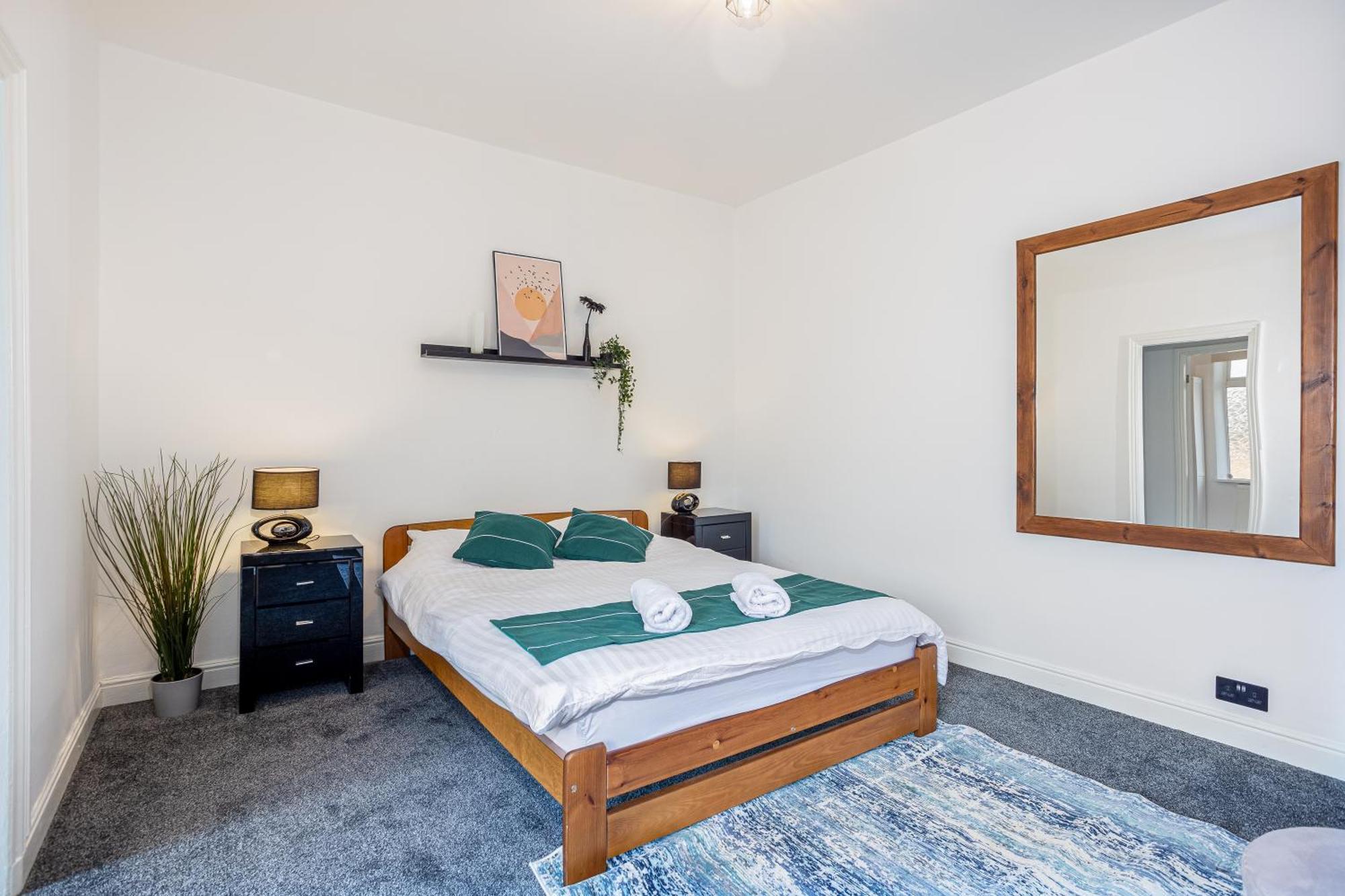 Coronation House By Yourstays - 3 Bedroom House In Newcastle-Under-Lyme Stoke-on-Trent Екстериор снимка