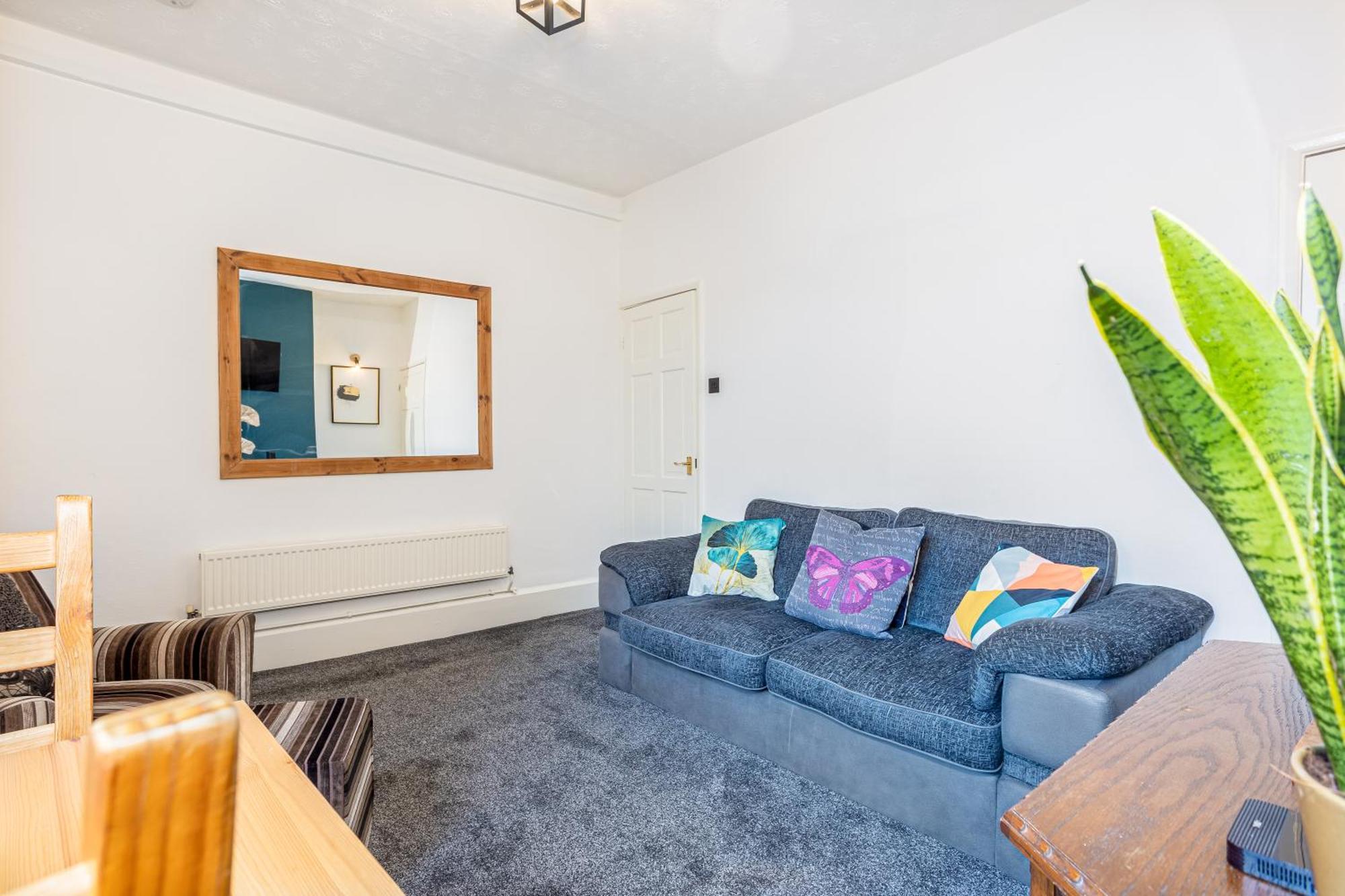 Coronation House By Yourstays - 3 Bedroom House In Newcastle-Under-Lyme Stoke-on-Trent Екстериор снимка