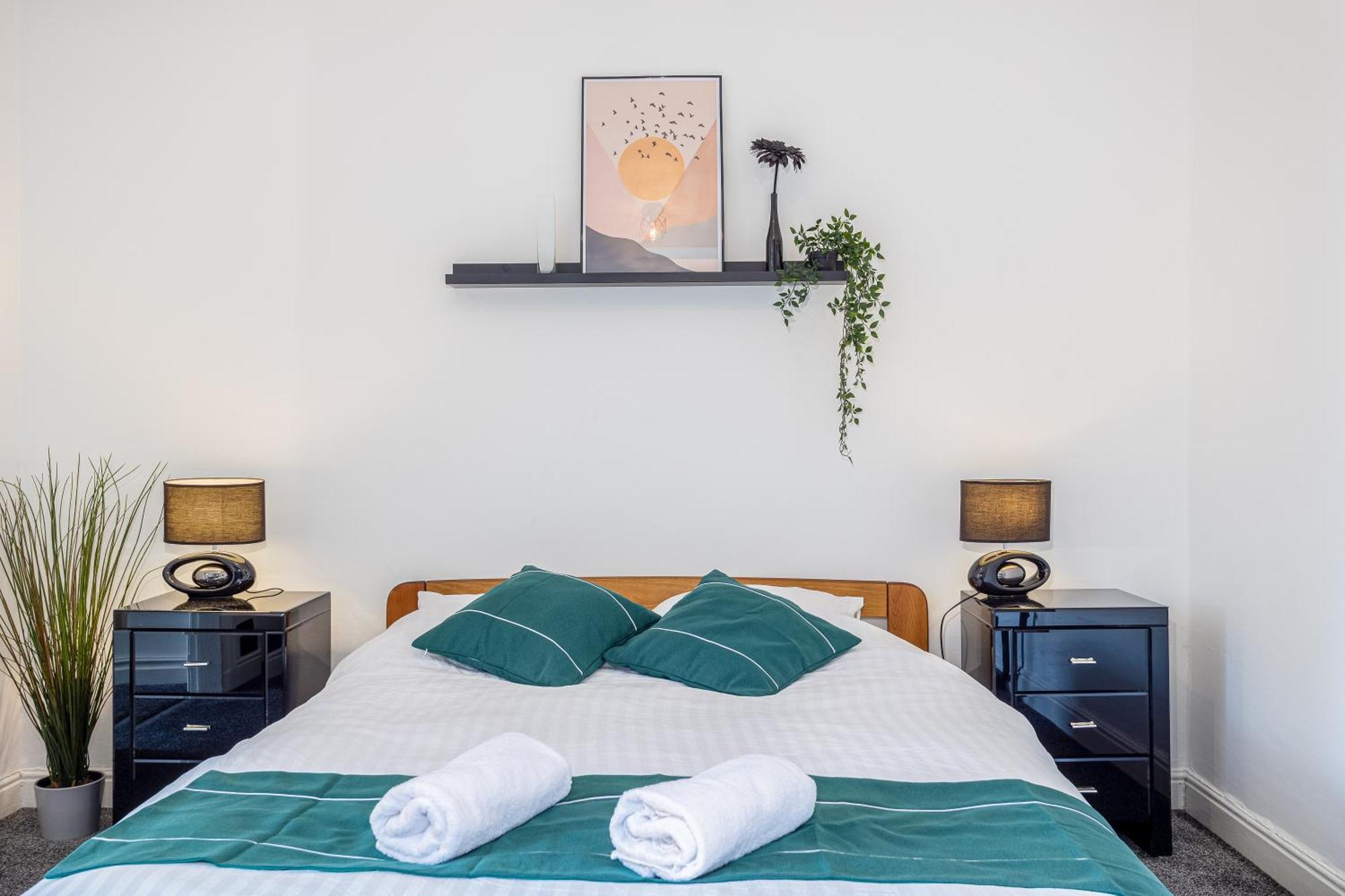 Coronation House By Yourstays - 3 Bedroom House In Newcastle-Under-Lyme Stoke-on-Trent Екстериор снимка