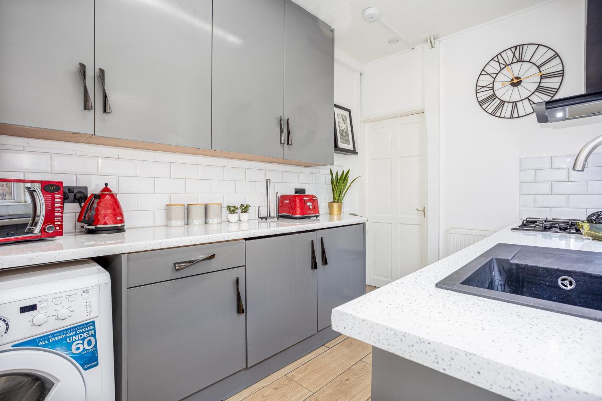 Coronation House By Yourstays - 3 Bedroom House In Newcastle-Under-Lyme Stoke-on-Trent Екстериор снимка