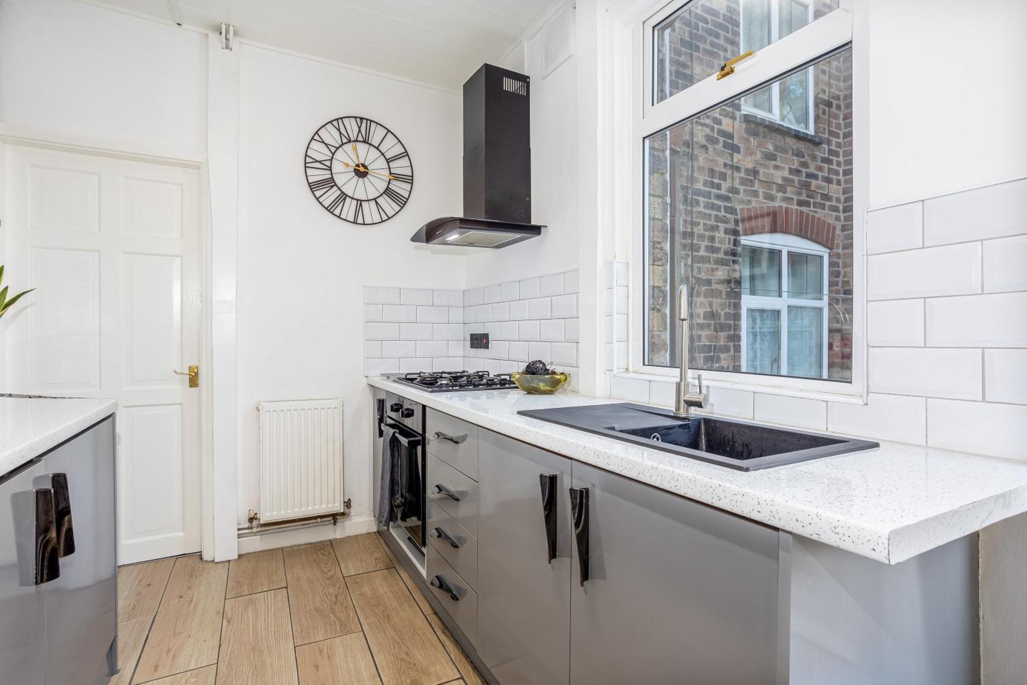 Coronation House By Yourstays - 3 Bedroom House In Newcastle-Under-Lyme Stoke-on-Trent Екстериор снимка
