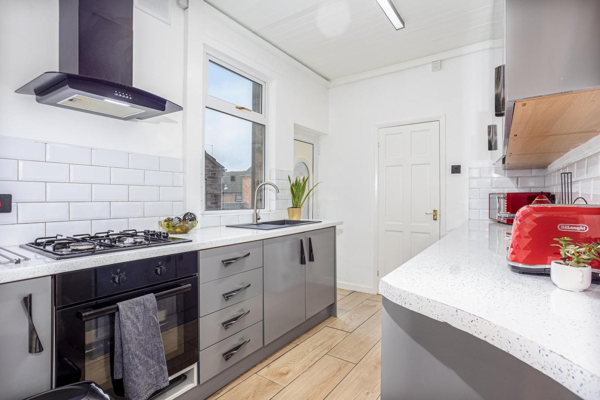 Coronation House By Yourstays - 3 Bedroom House In Newcastle-Under-Lyme Stoke-on-Trent Екстериор снимка