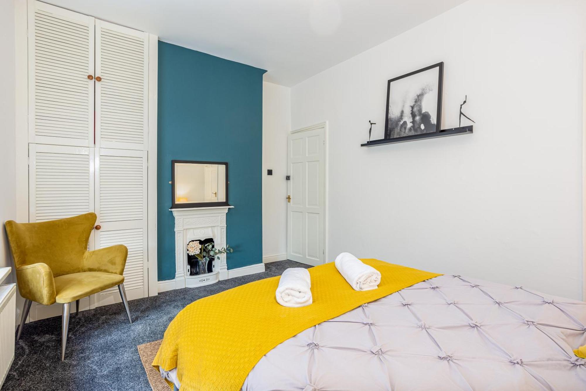 Coronation House By Yourstays - 3 Bedroom House In Newcastle-Under-Lyme Stoke-on-Trent Екстериор снимка